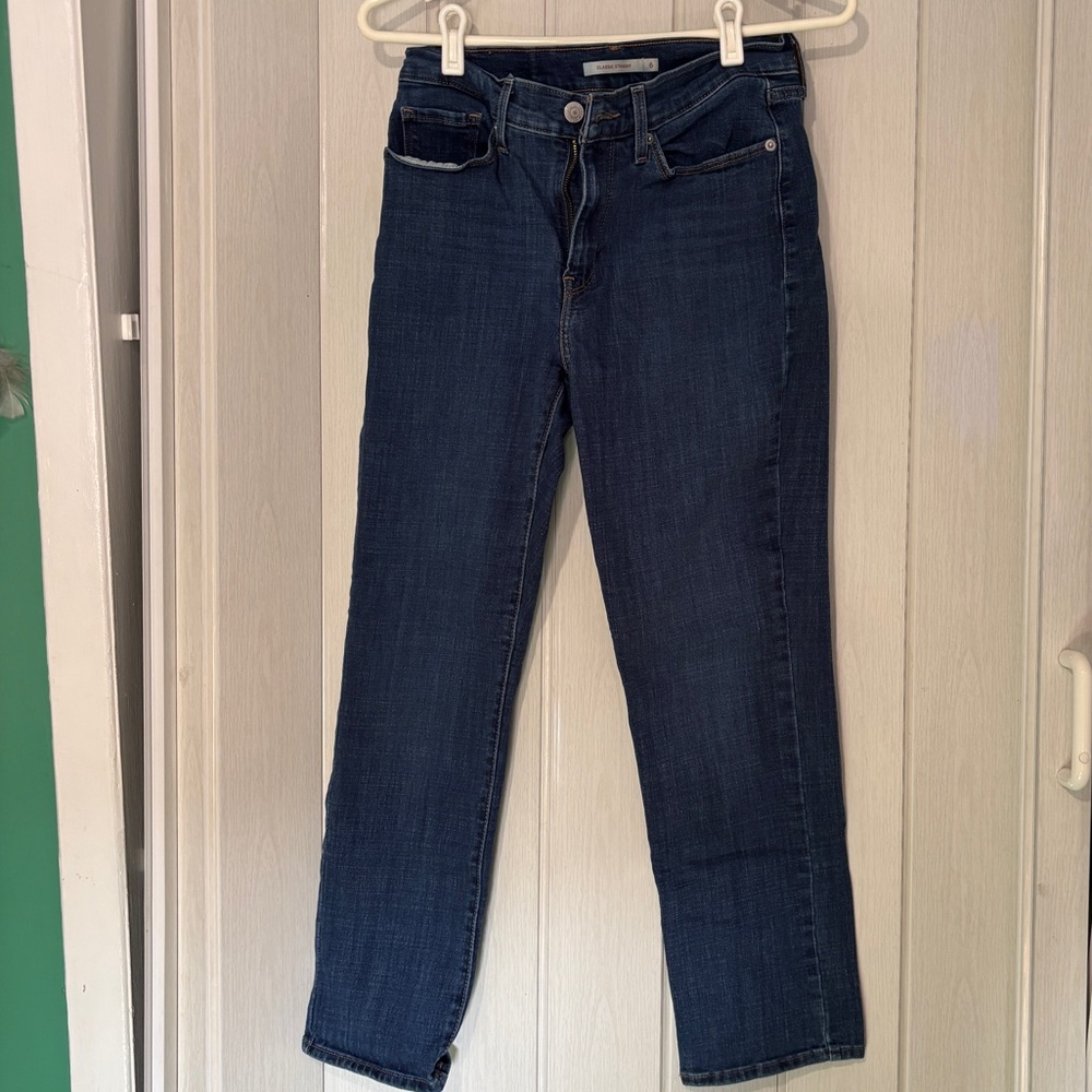 Levi’s Classic Straight Blue Women's Jeans - Size 6 Excellent